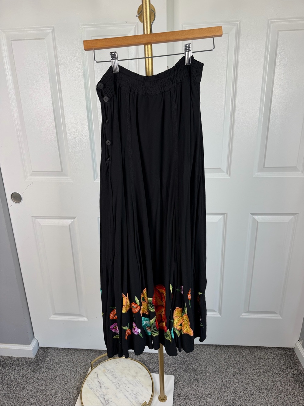 Vintage Soft Surroundings Petite M Black Embroidered Floral Maxi Skirt Rayon - Picture 2 of 16